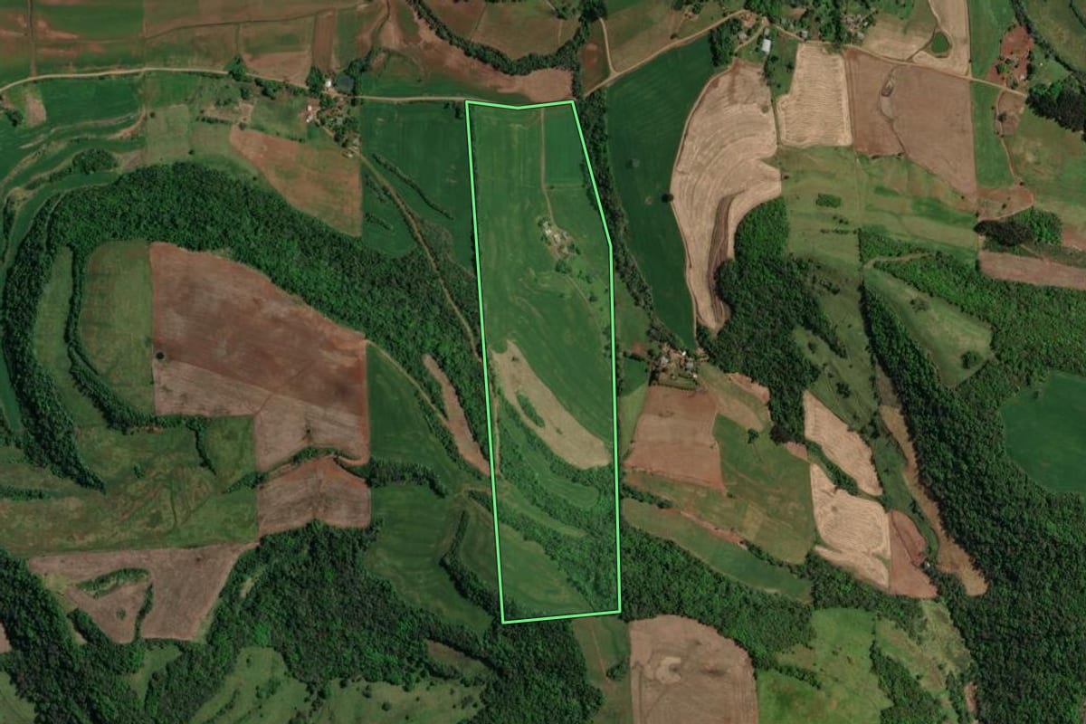 Imagem de satélite do imóvel rural em Maximiliano de Almeida (RS), com o contorno declarado no CAR desenhado por cima.