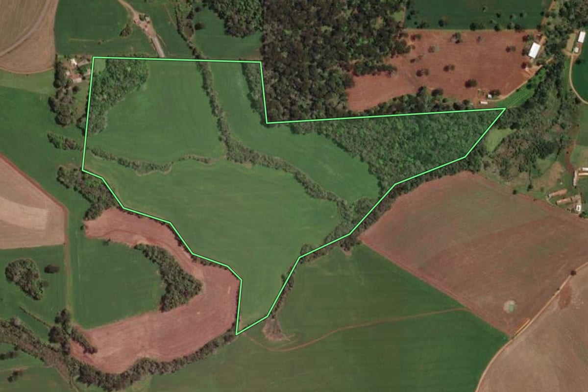 Imagem de satélite do imóvel rural em Maximiliano de Almeida (RS), com o contorno declarado no CAR desenhado por cima.