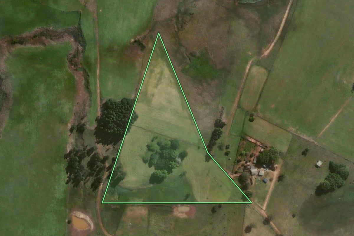 Imagem de satélite do imóvel rural em Minas do Leão (RS), com o contorno declarado no CAR desenhado por cima.