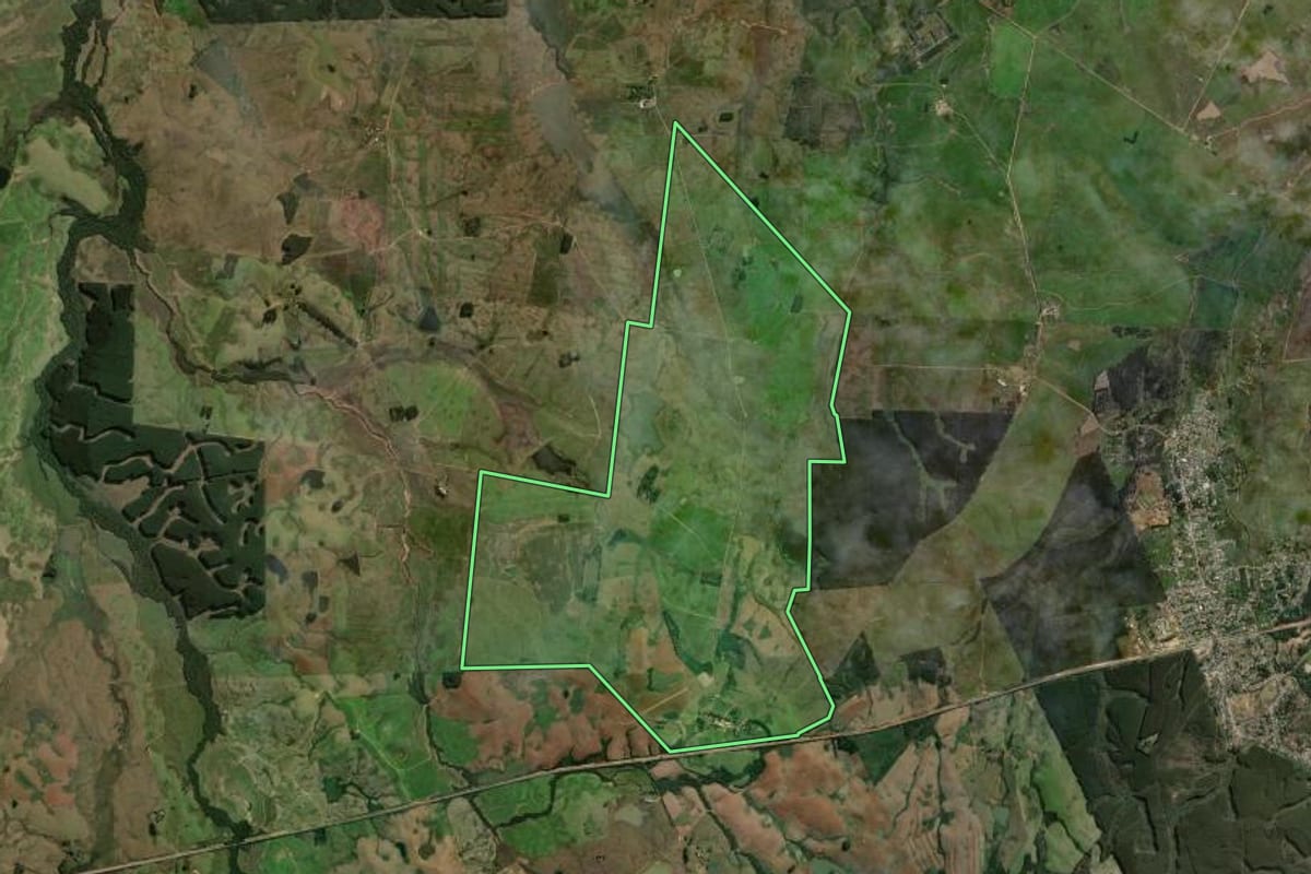 Imagem de satélite do imóvel rural em Minas do Leão (RS), com o contorno declarado no CAR desenhado por cima.