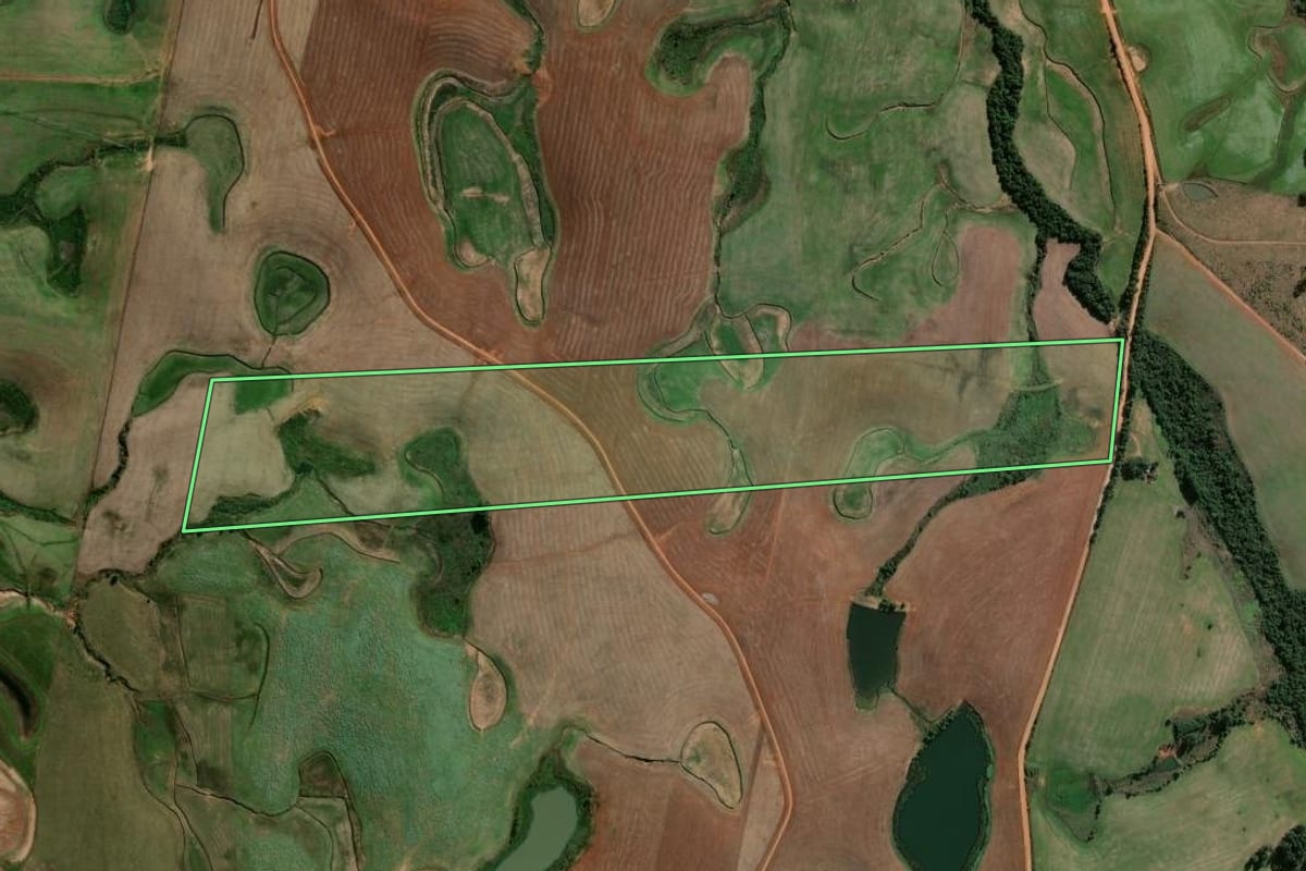 Imagem de satélite do imóvel rural em Minas do Leão (RS), com o contorno declarado no CAR desenhado por cima.