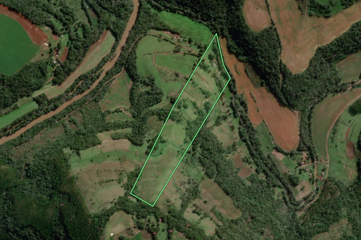 Imagem de satélite do imóvel rural em Miraguaí (RS), com o contorno declarado no CAR desenhado por cima.