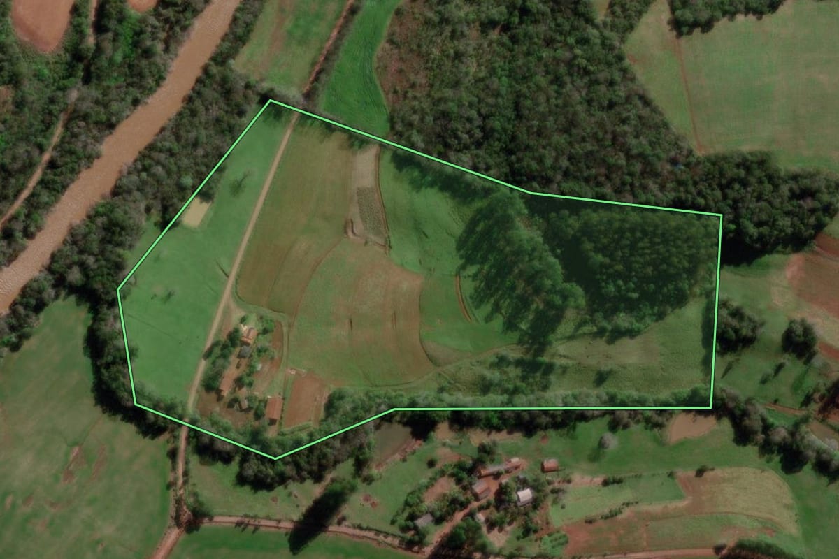 Imagem de satélite do imóvel rural em Miraguaí (RS), com o contorno declarado no CAR desenhado por cima.