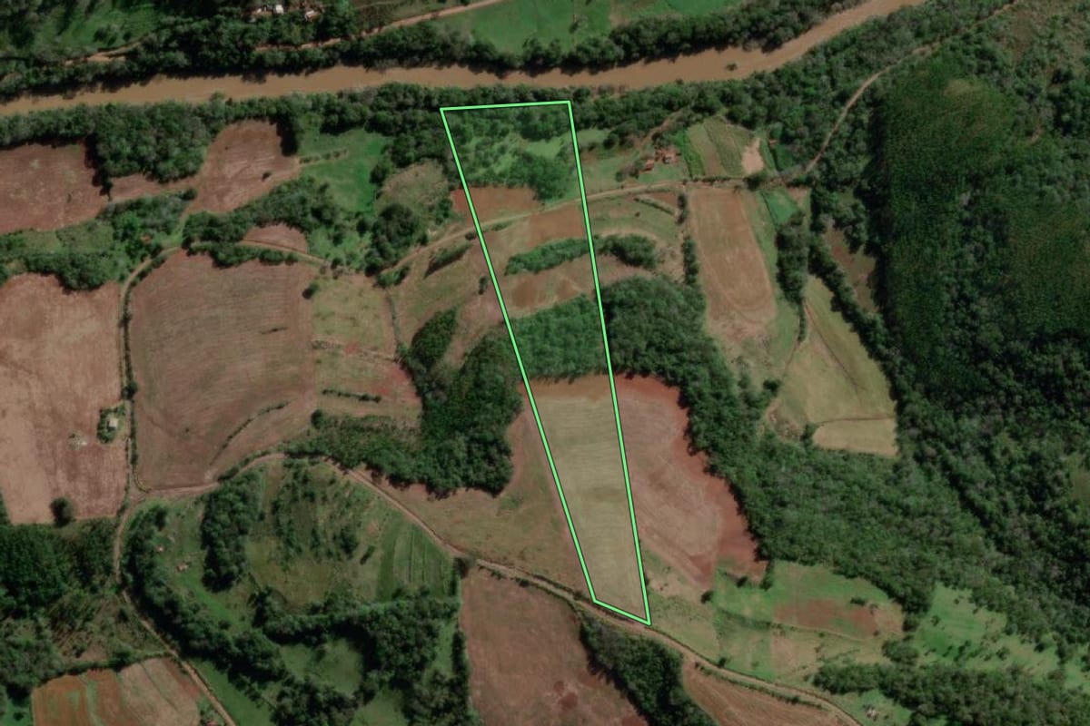 Imagem de satélite do imóvel rural em Miraguaí (RS), com o contorno declarado no CAR desenhado por cima.