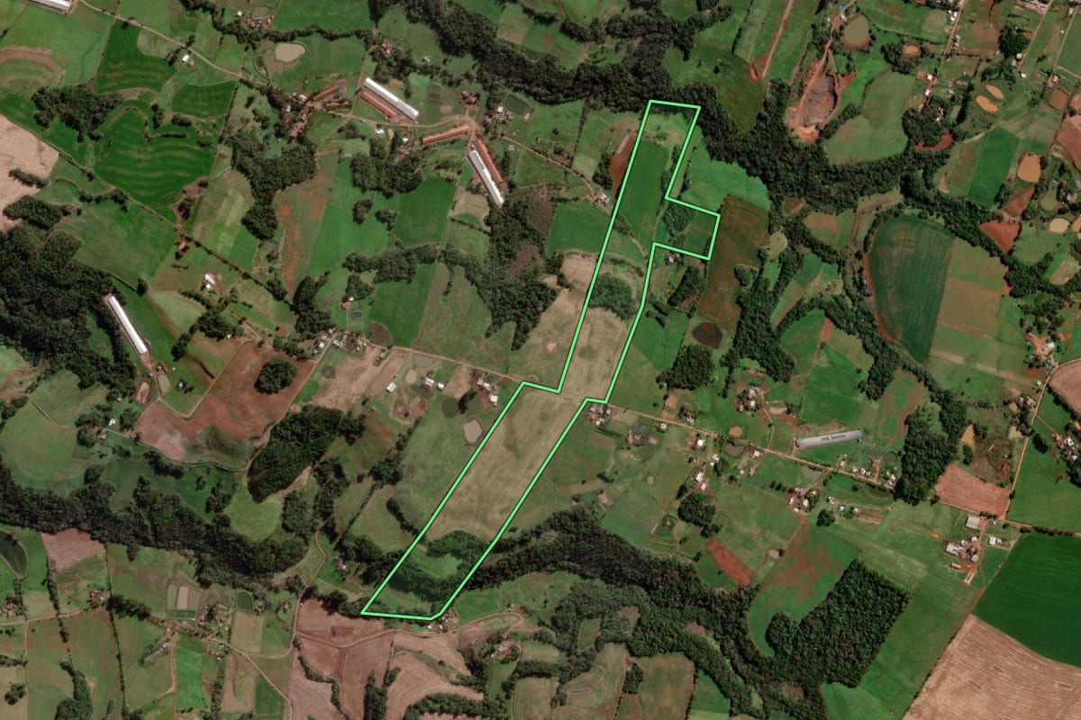 Imagem de satélite do imóvel rural em Miraguaí (RS), com o contorno declarado no CAR desenhado por cima.