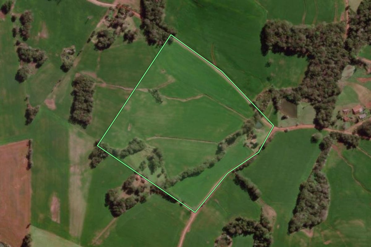 Imagem de satélite do imóvel rural em Miraguaí (RS), com o contorno declarado no CAR desenhado por cima.