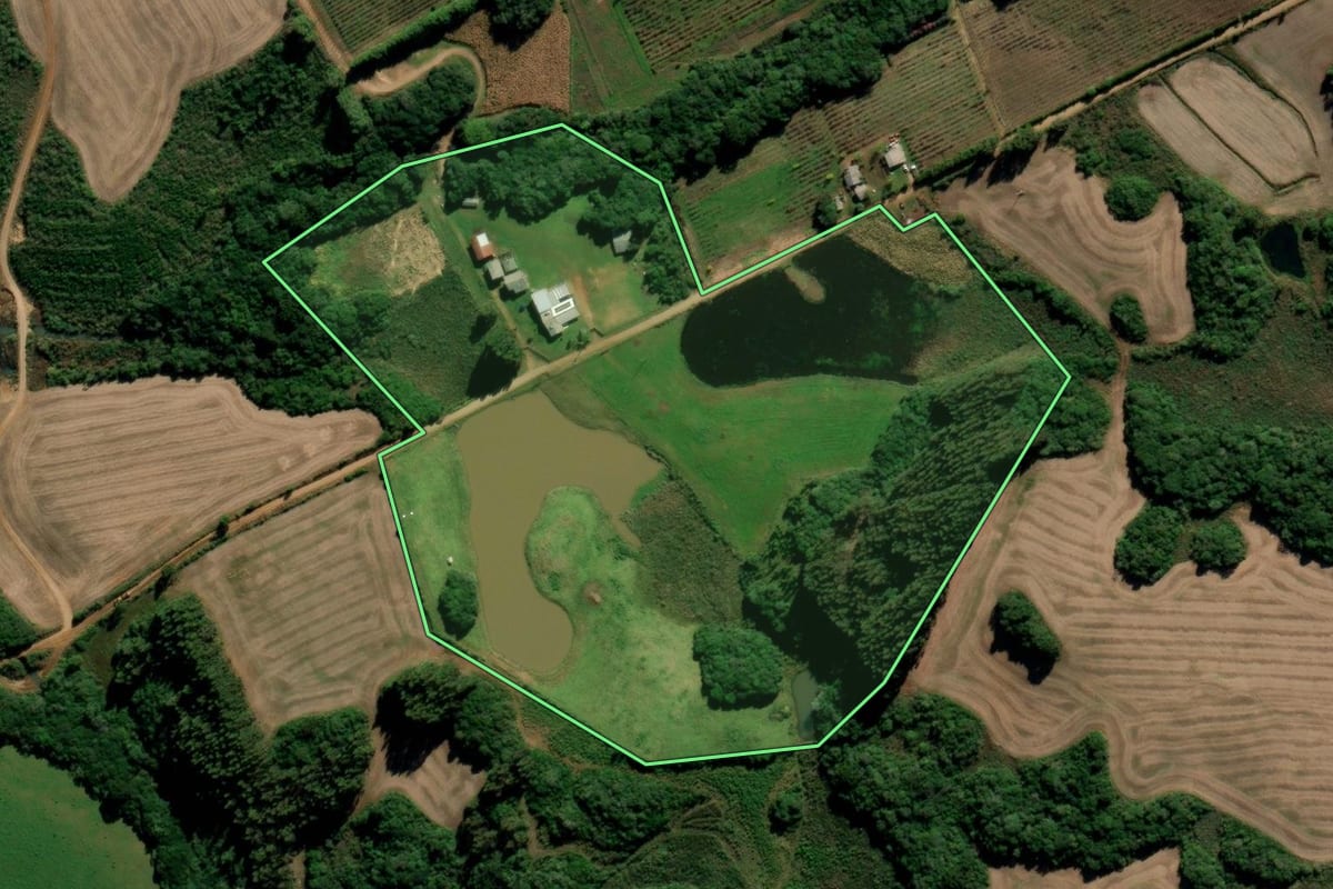 Imagem de satélite do imóvel rural em Monte Alegre dos Campos (RS), com o contorno declarado no CAR desenhado por cima.