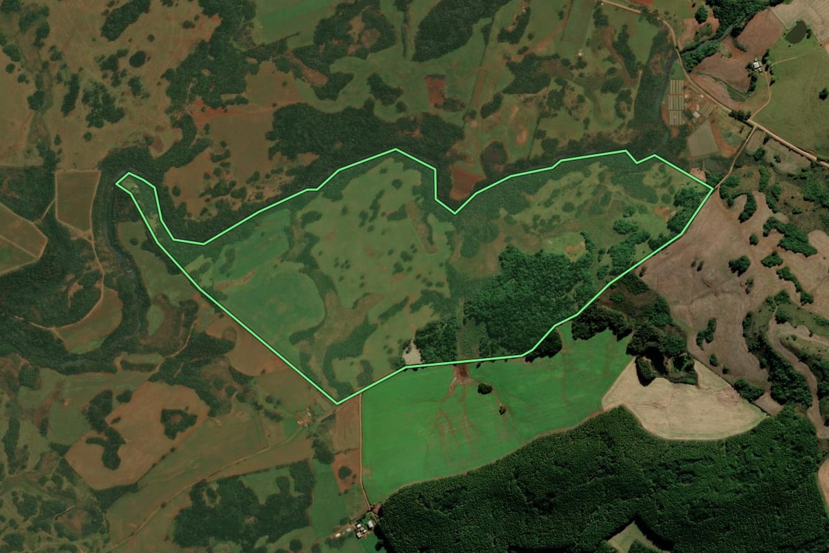 Imagem de satélite do imóvel rural em Monte Alegre dos Campos (RS), com o contorno declarado no CAR desenhado por cima.
