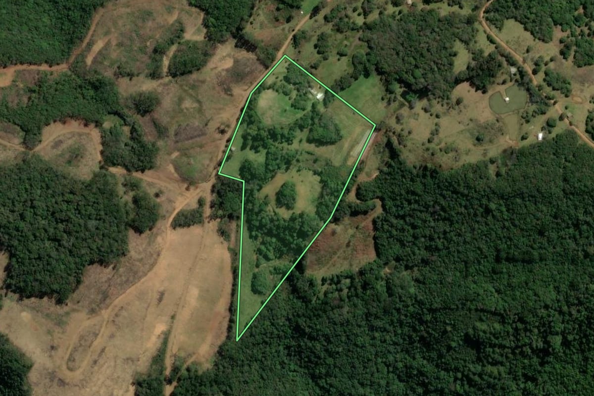 Imagem de satélite do imóvel rural em Monte Alegre dos Campos (RS), com o contorno declarado no CAR desenhado por cima.
