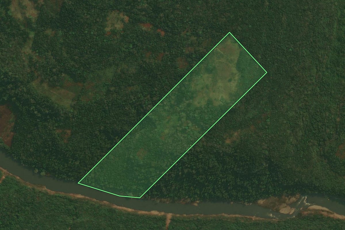 Imagem de satélite do imóvel rural em Monte Alegre dos Campos (RS), com o contorno declarado no CAR desenhado por cima.