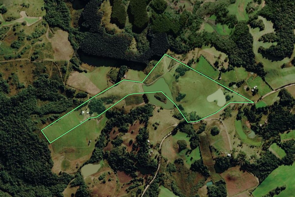 Imagem de satélite do imóvel rural em Monte Alegre dos Campos (RS), com o contorno declarado no CAR desenhado por cima.