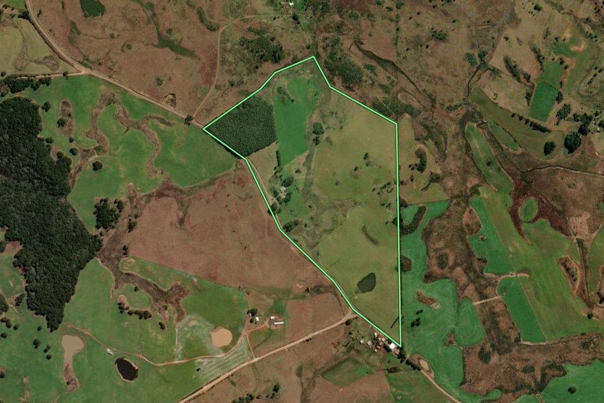Imagem de satélite do imóvel rural em Monte Alegre dos Campos (RS), com o contorno declarado no CAR desenhado por cima.