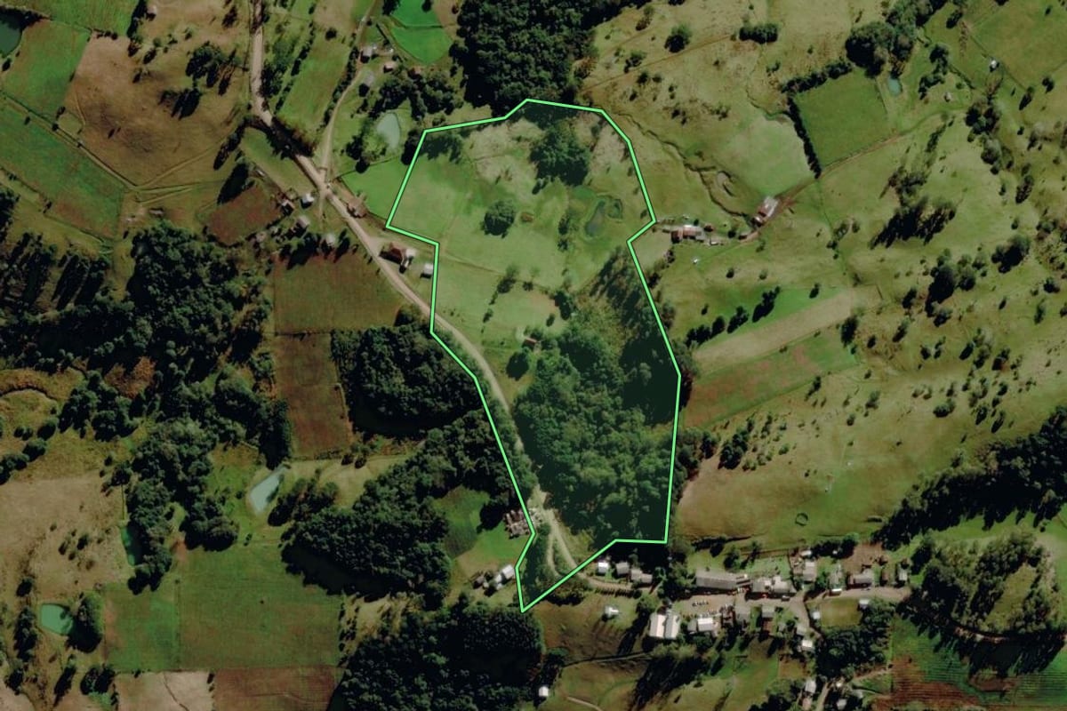 Imagem de satélite do imóvel rural em Monte Alegre dos Campos (RS), com o contorno declarado no CAR desenhado por cima.
