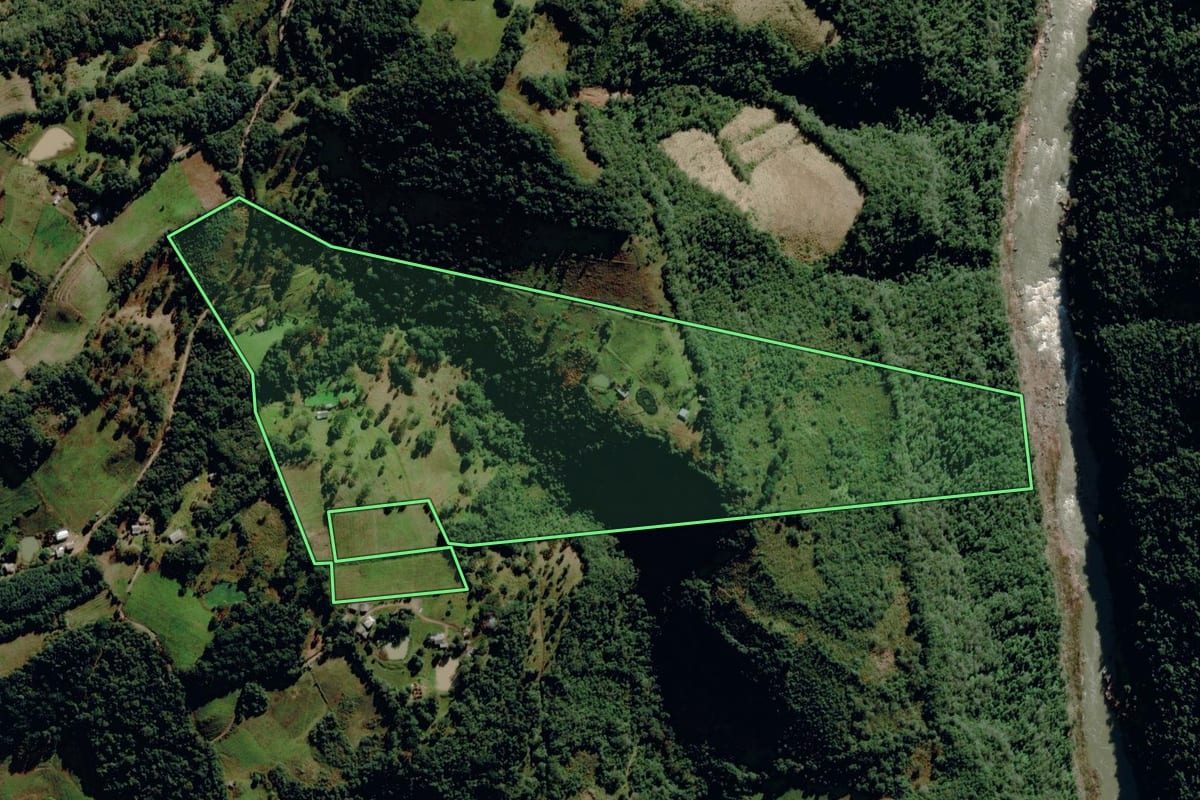 Imagem de satélite do imóvel rural em Monte Alegre dos Campos (RS), com o contorno declarado no CAR desenhado por cima.