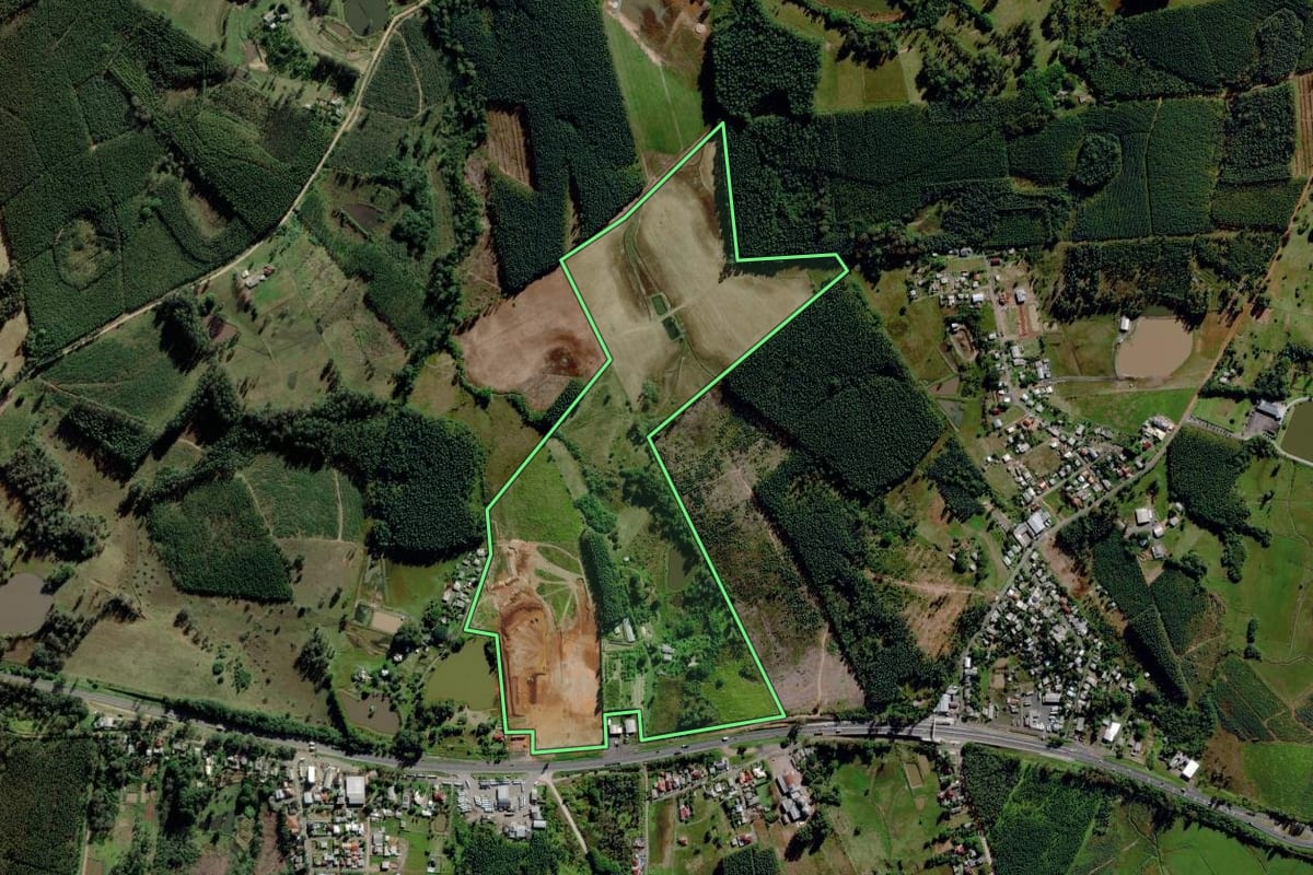 Imagem de satélite do imóvel rural em Montenegro (RS), com o contorno declarado no CAR desenhado por cima.