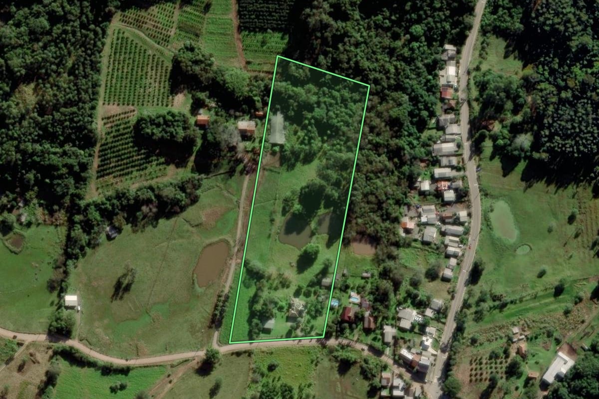 Imagem de satélite do imóvel rural em Montenegro (RS), com o contorno declarado no CAR desenhado por cima.