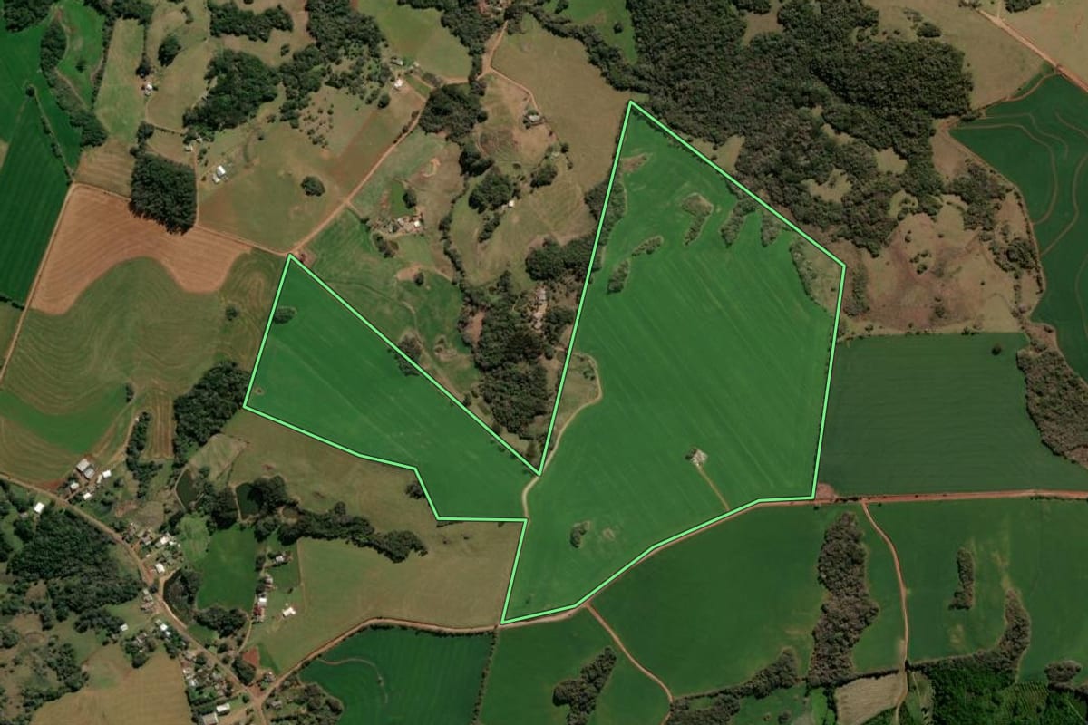 Imagem de satélite do imóvel rural em Mormaço (RS), com o contorno declarado no CAR desenhado por cima.