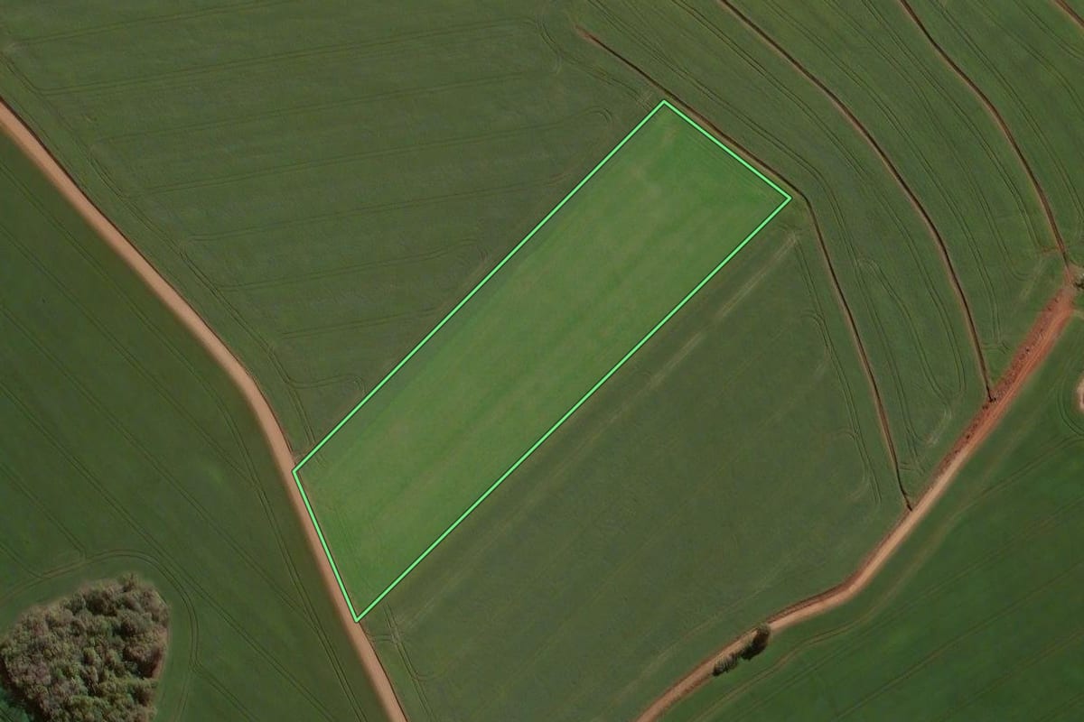 Imagem de satélite do imóvel rural em Mormaço (RS), com o contorno declarado no CAR desenhado por cima.