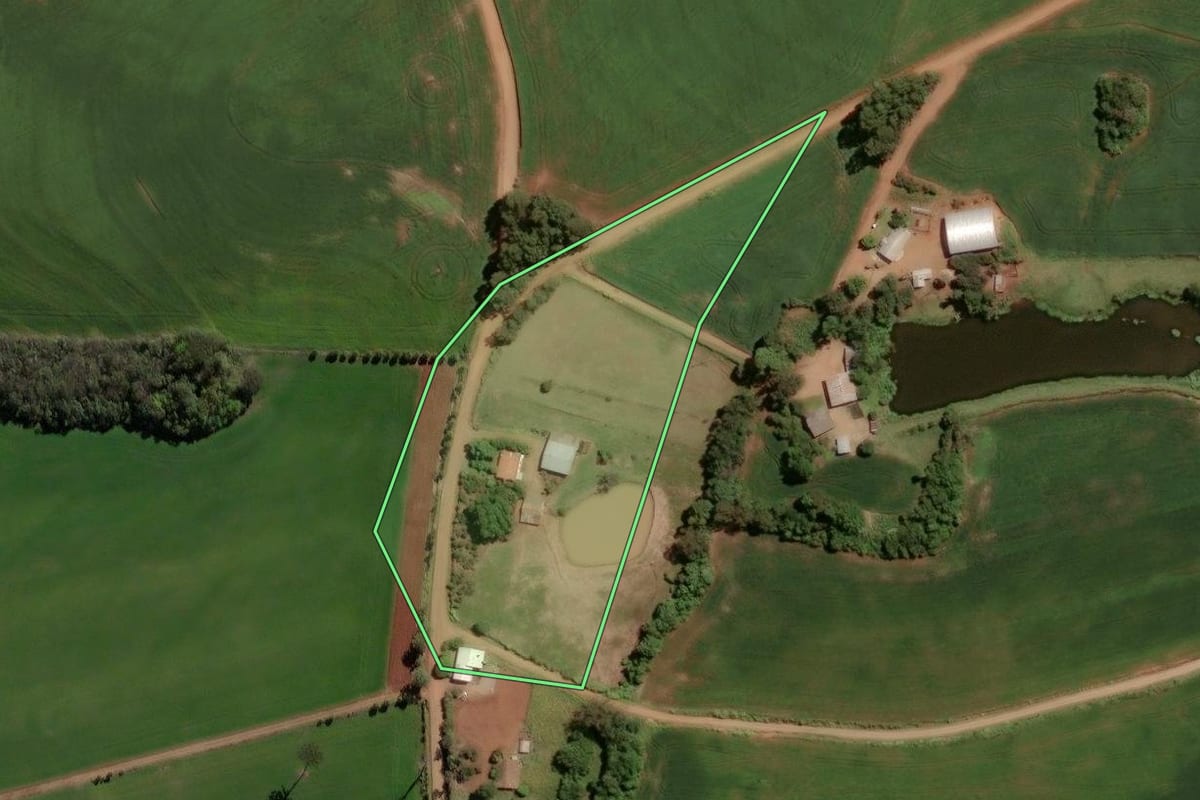 Imagem de satélite do imóvel rural em Mormaço (RS), com o contorno declarado no CAR desenhado por cima.