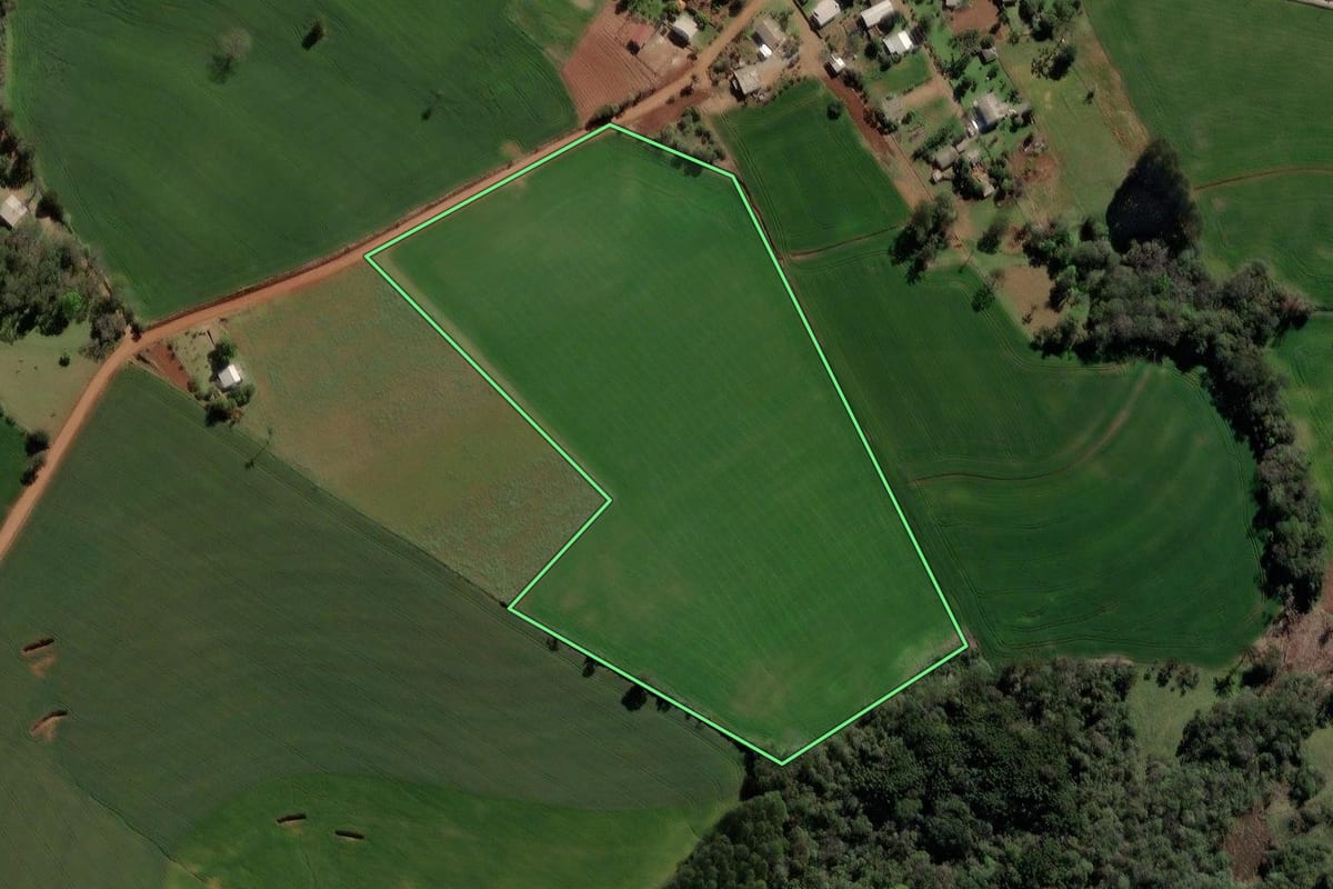Imagem de satélite do imóvel rural em Mormaço (RS), com o contorno declarado no CAR desenhado por cima.