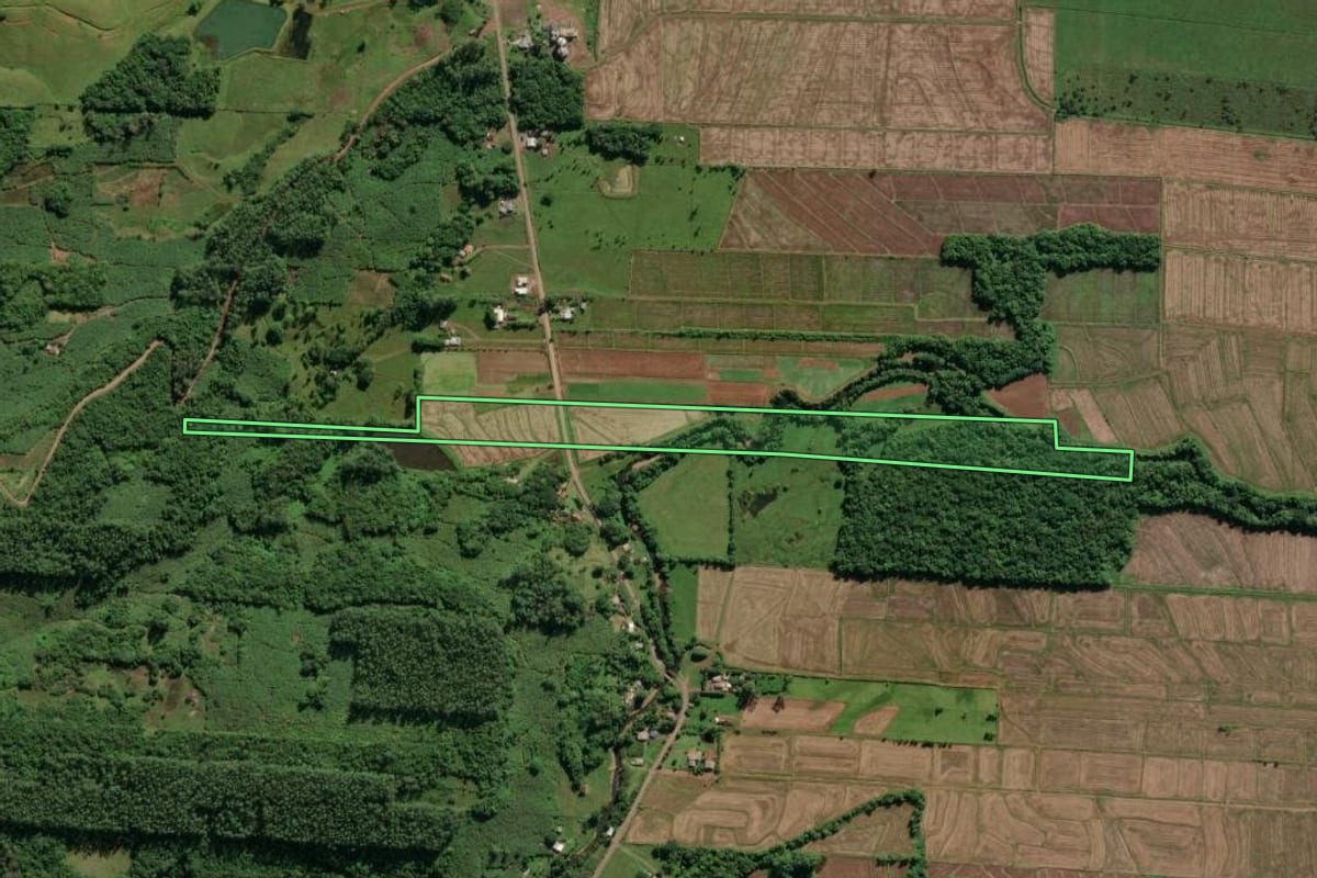 Imagem de satélite do imóvel rural em Morrinhos do Sul (RS), com o contorno declarado no CAR desenhado por cima.