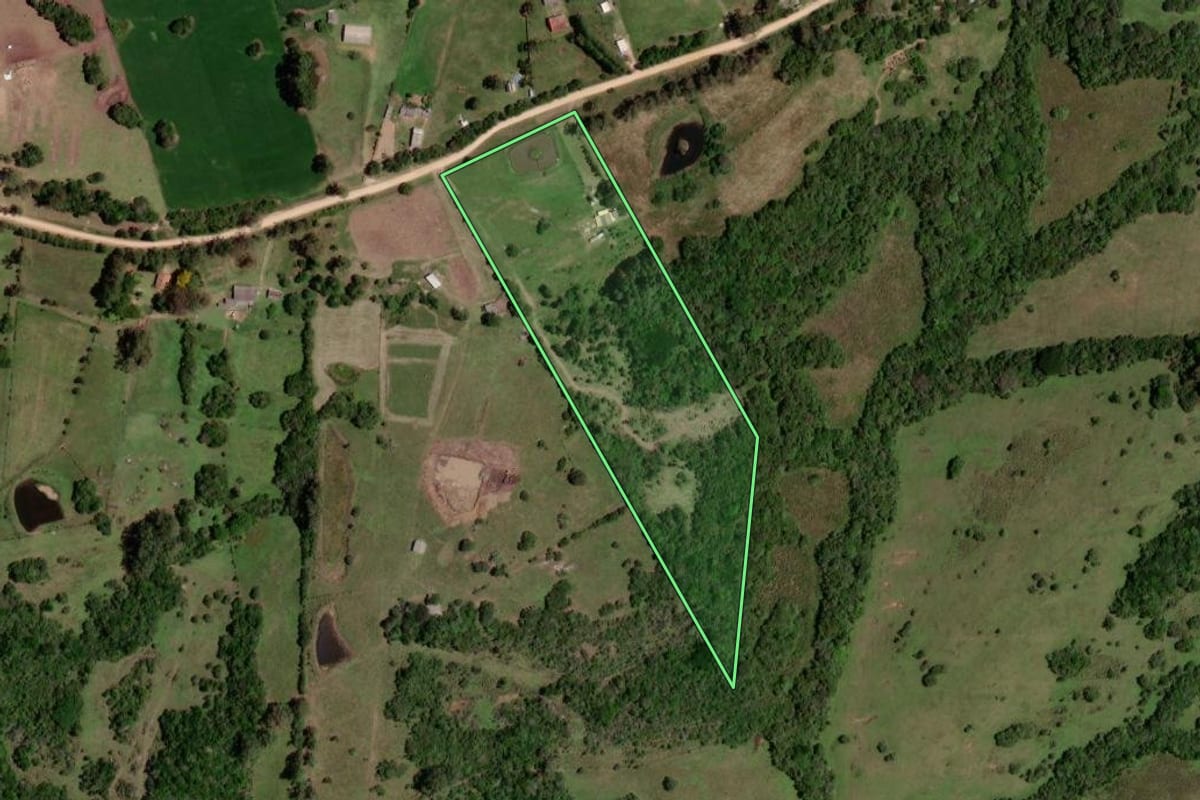 Imagem de satélite do imóvel rural em Morro Redondo (RS), com o contorno declarado no CAR desenhado por cima.