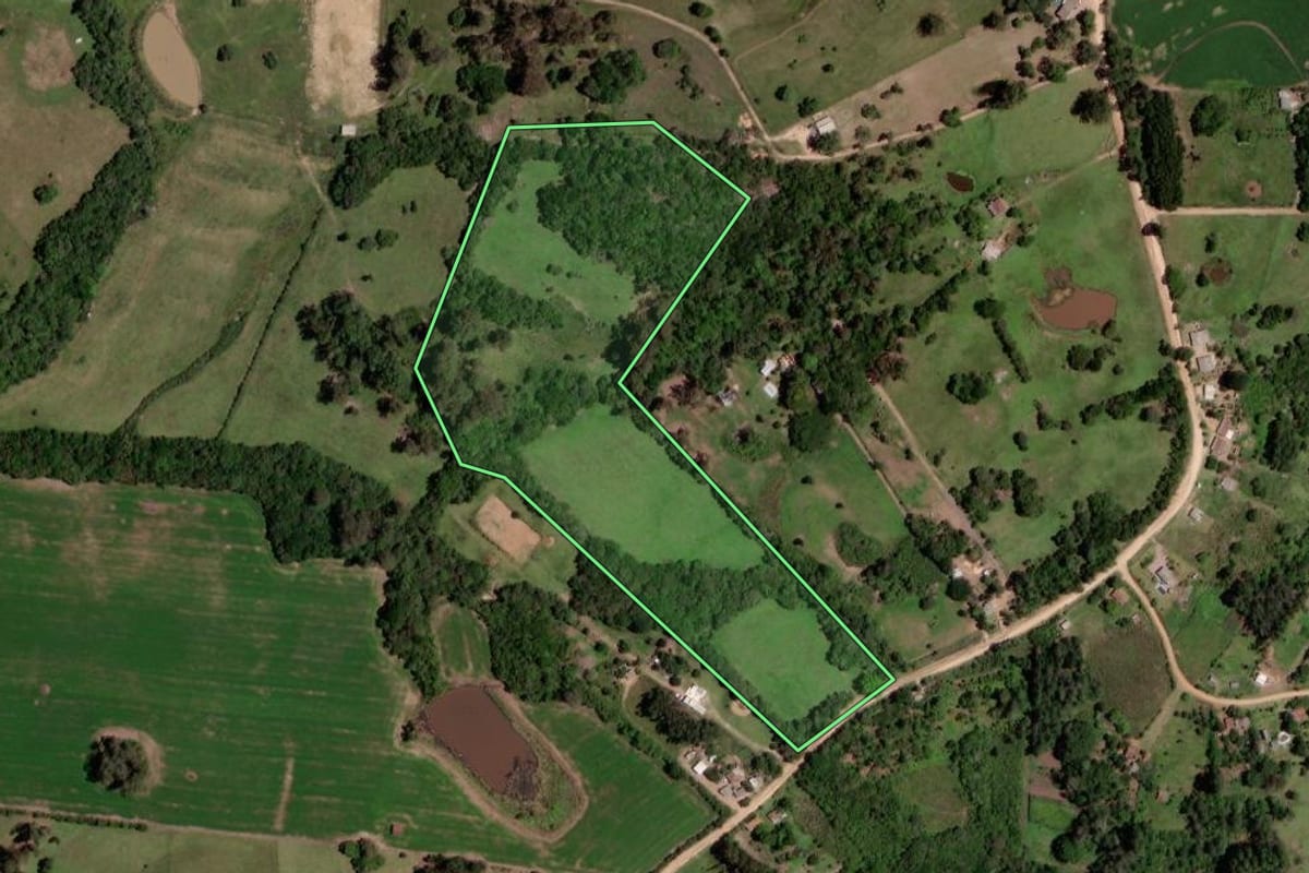 Imagem de satélite do imóvel rural em Morro Redondo (RS), com o contorno declarado no CAR desenhado por cima.