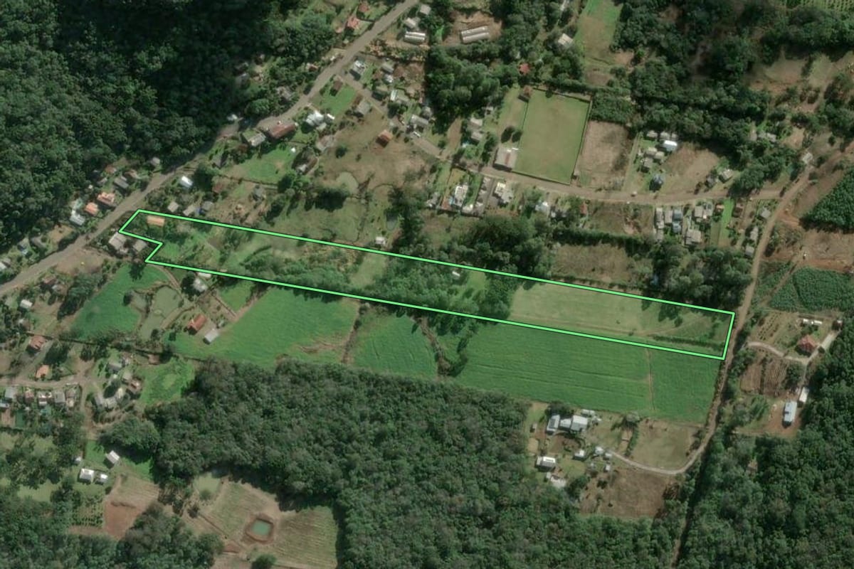 Imagem de satélite do imóvel rural em Morro Reuter (RS), com o contorno declarado no CAR desenhado por cima.