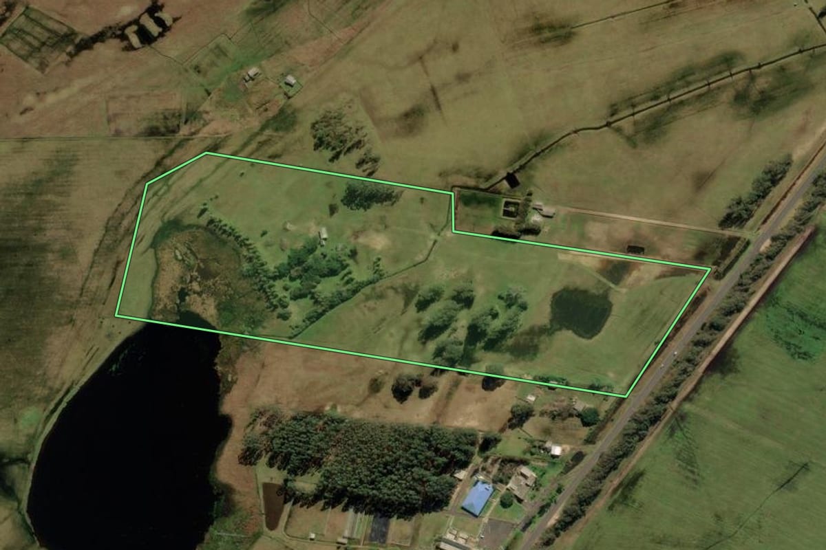 Imagem de satélite do imóvel rural em Mostardas (RS), com o contorno declarado no CAR desenhado por cima.
