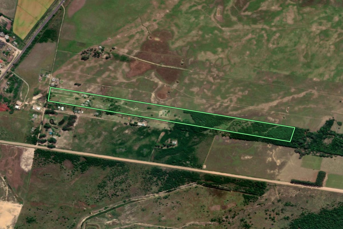 Imagem de satélite do imóvel rural em Mostardas (RS), com o contorno declarado no CAR desenhado por cima.