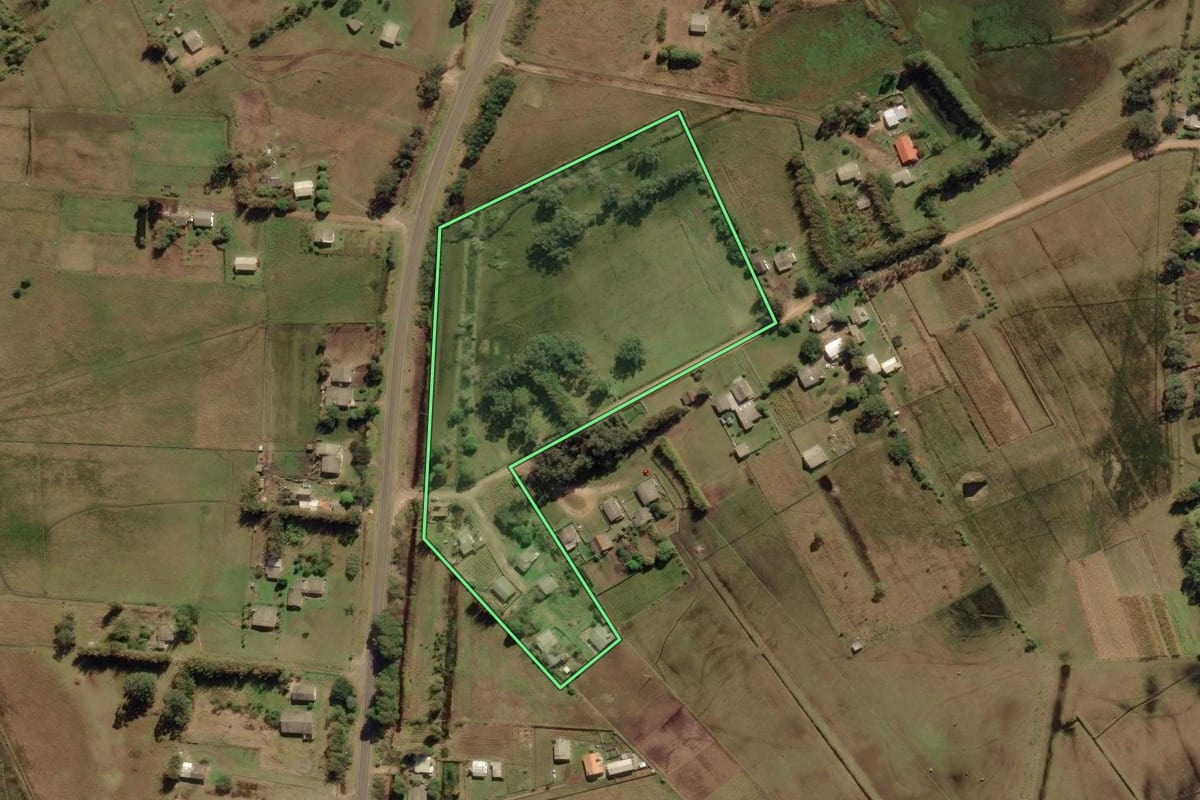 Imagem de satélite do imóvel rural em Mostardas (RS), com o contorno declarado no CAR desenhado por cima.
