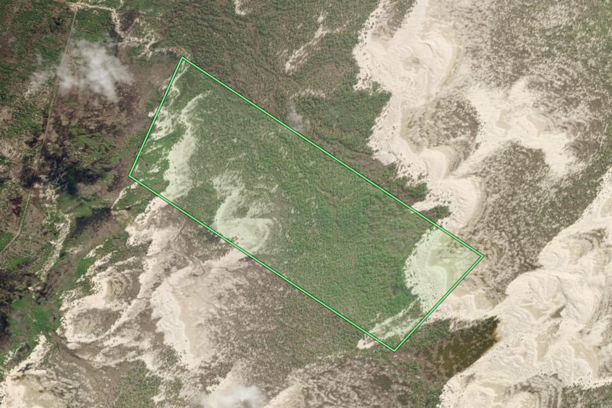 Imagem de satélite do imóvel rural em Mostardas (RS), com o contorno declarado no CAR desenhado por cima.