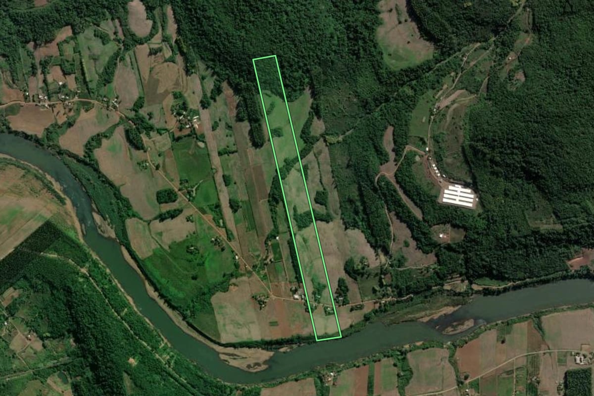 Imagem de satélite do imóvel rural em Muçum (RS), com o contorno declarado no CAR desenhado por cima.
