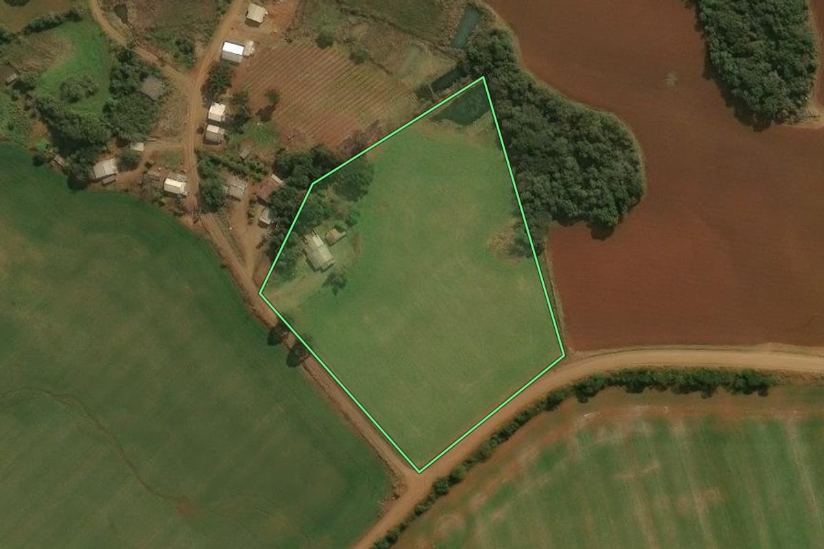Imagem de satélite do imóvel rural em Muitos Capões (RS), com o contorno declarado no CAR desenhado por cima.