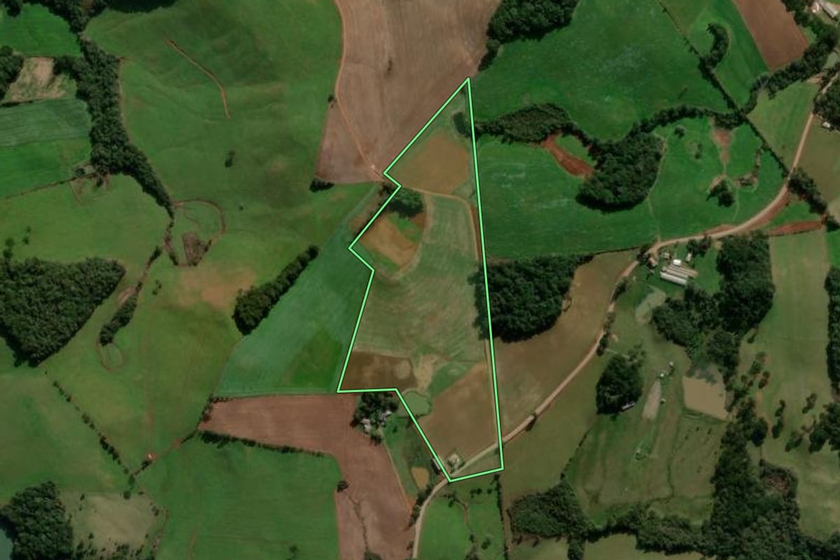 Imagem de satélite do imóvel rural em Muliterno (RS), com o contorno declarado no CAR desenhado por cima.