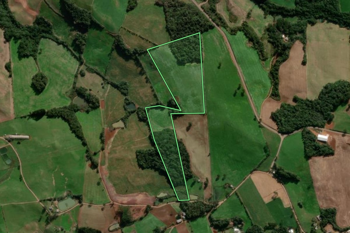Imagem de satélite do imóvel rural em Muliterno (RS), com o contorno declarado no CAR desenhado por cima.
