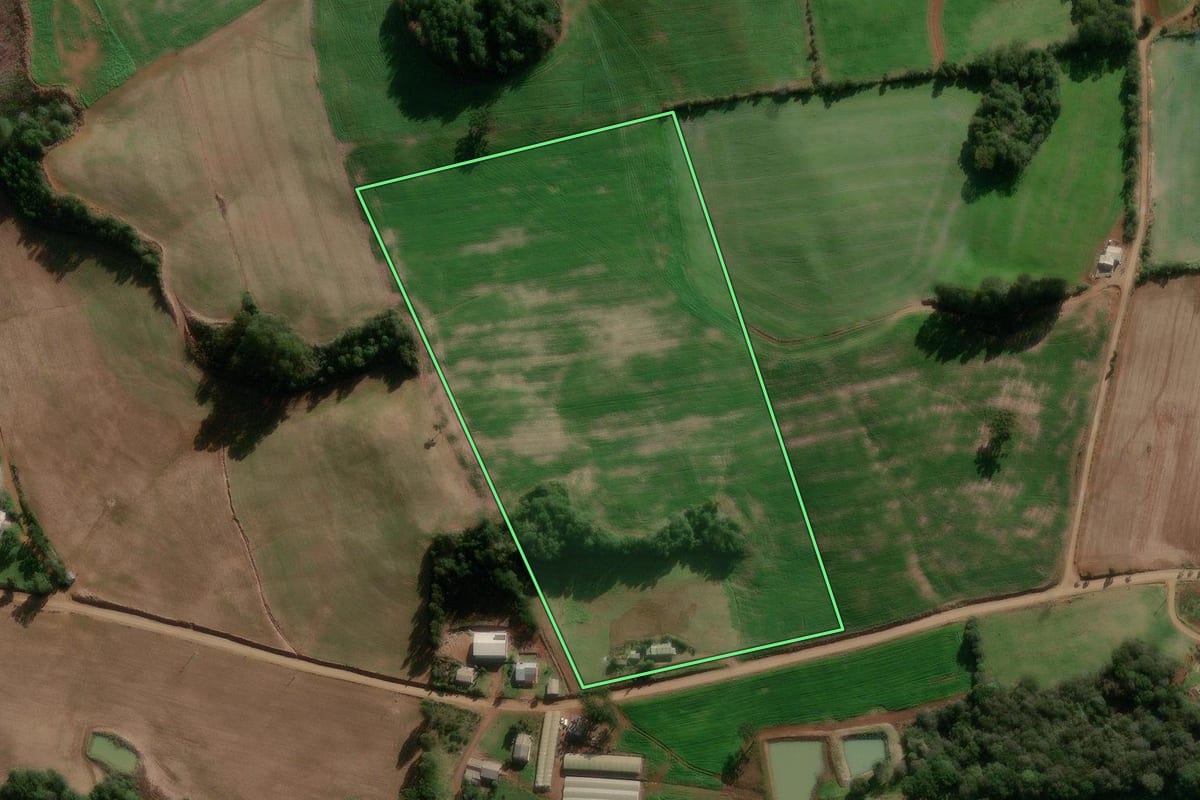 Imagem de satélite do imóvel rural em Muliterno (RS), com o contorno declarado no CAR desenhado por cima.