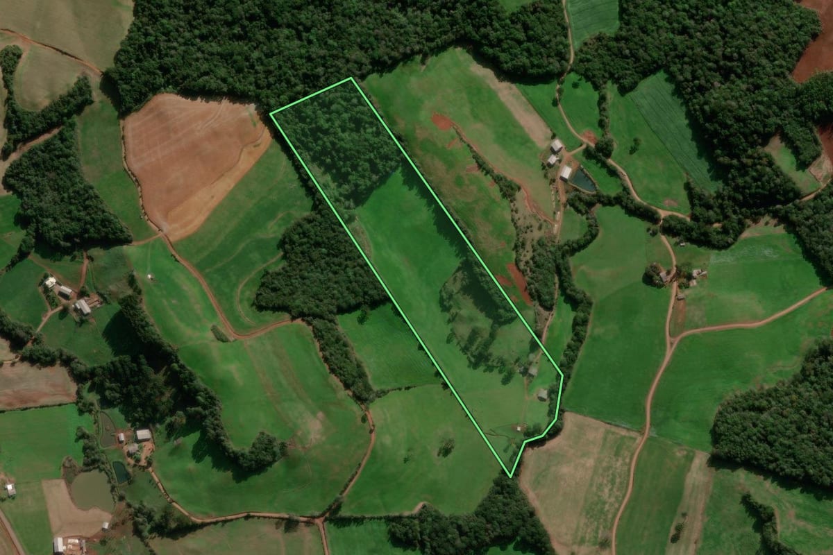 Imagem de satélite do imóvel rural em Muliterno (RS), com o contorno declarado no CAR desenhado por cima.