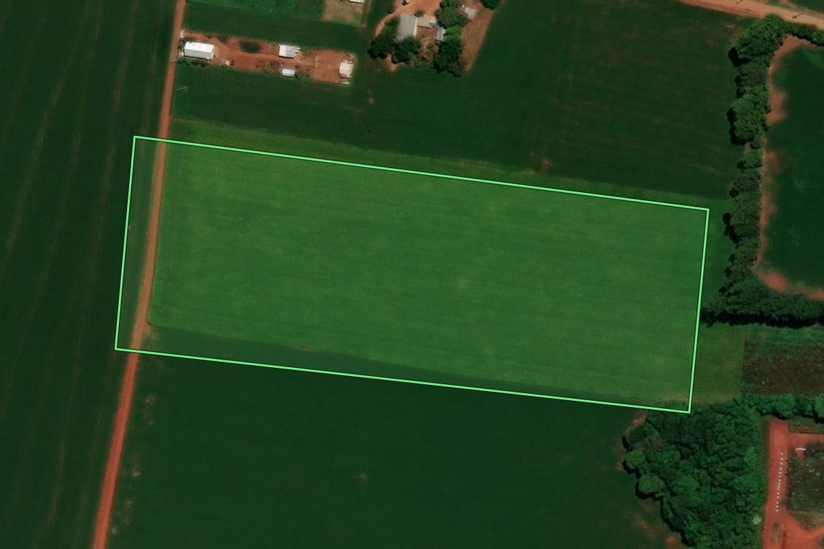 Imagem de satélite do imóvel rural em Não-Me-Toque (RS), com o contorno declarado no CAR desenhado por cima.