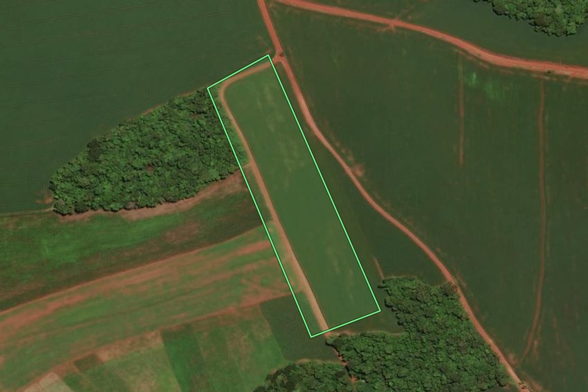 Imagem de satélite do imóvel rural em Não-Me-Toque (RS), com o contorno declarado no CAR desenhado por cima.