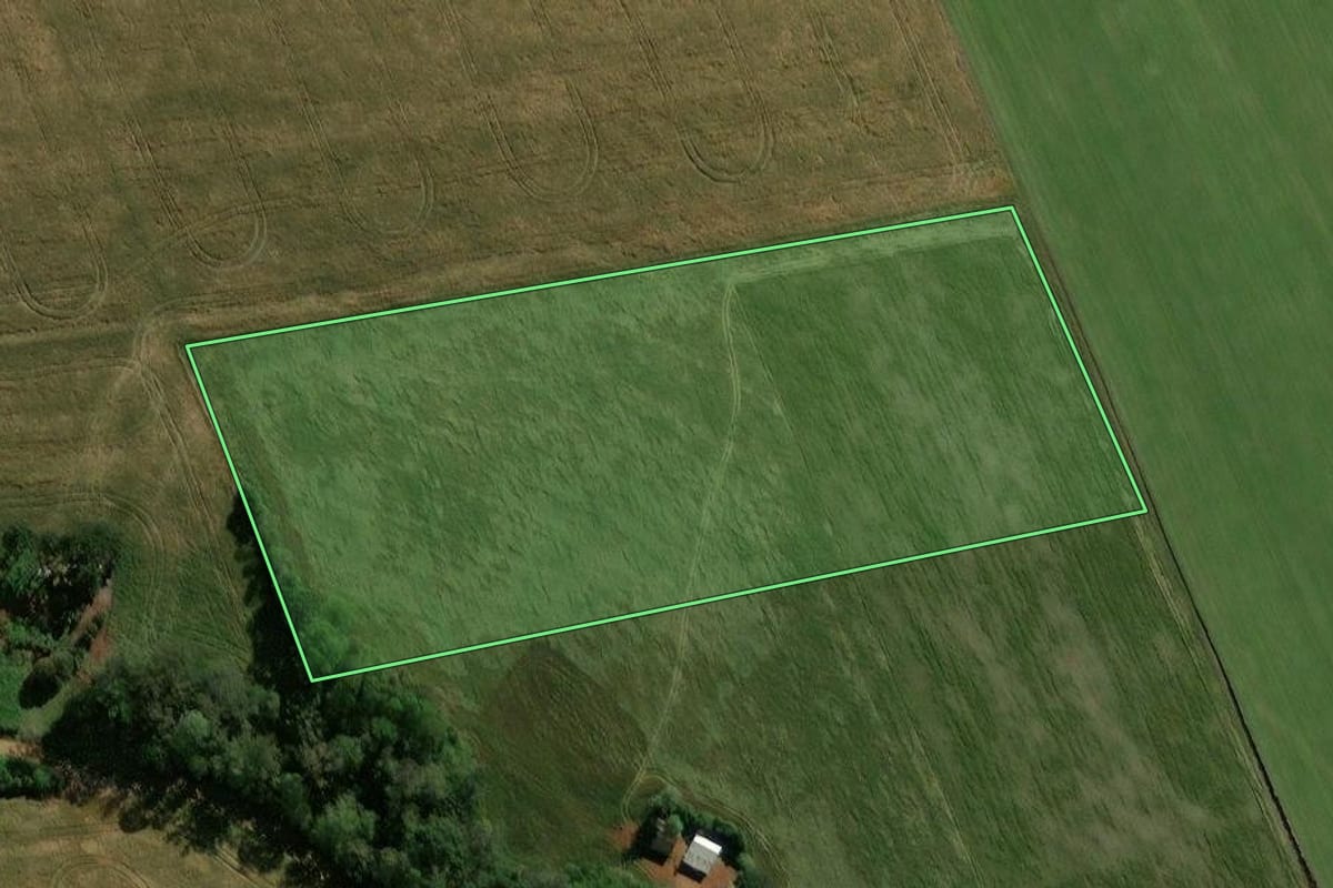 Imagem de satélite do imóvel rural em Não-Me-Toque (RS), com o contorno declarado no CAR desenhado por cima.