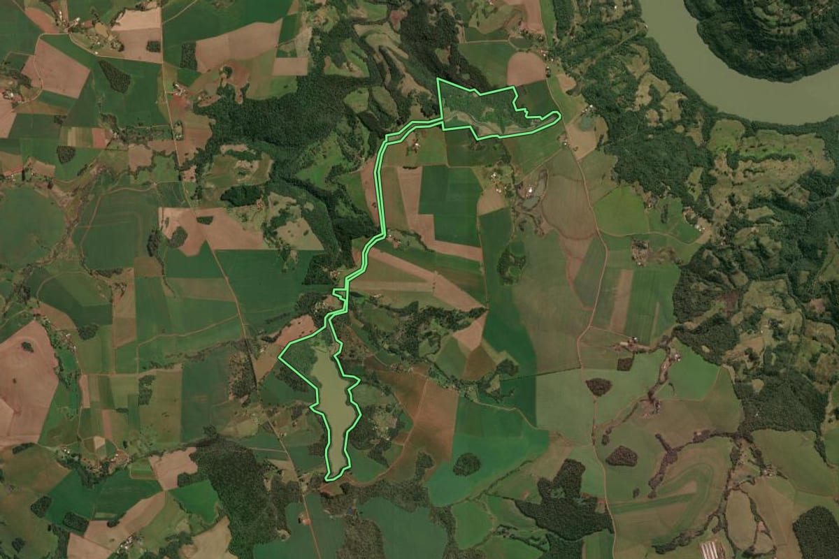 Imagem de satélite do imóvel rural em Nonoai (RS), com o contorno declarado no CAR desenhado por cima.
