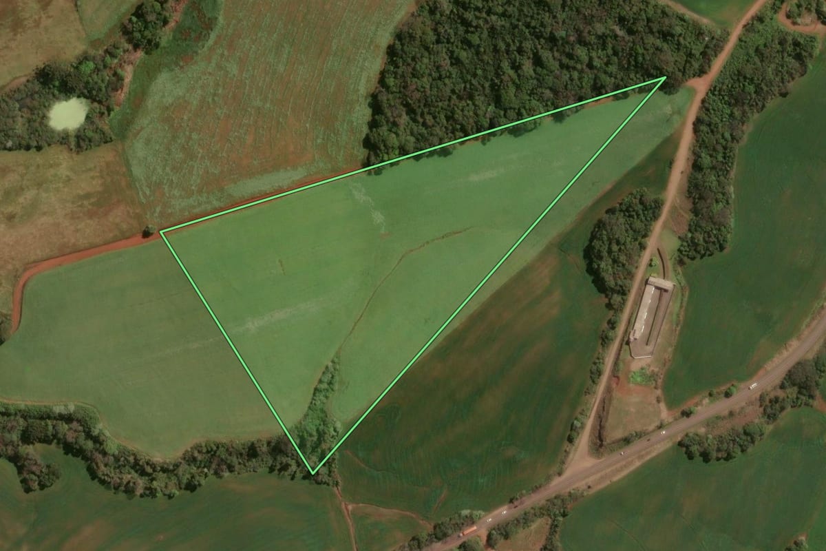 Imagem de satélite do imóvel rural em Nonoai (RS), com o contorno declarado no CAR desenhado por cima.