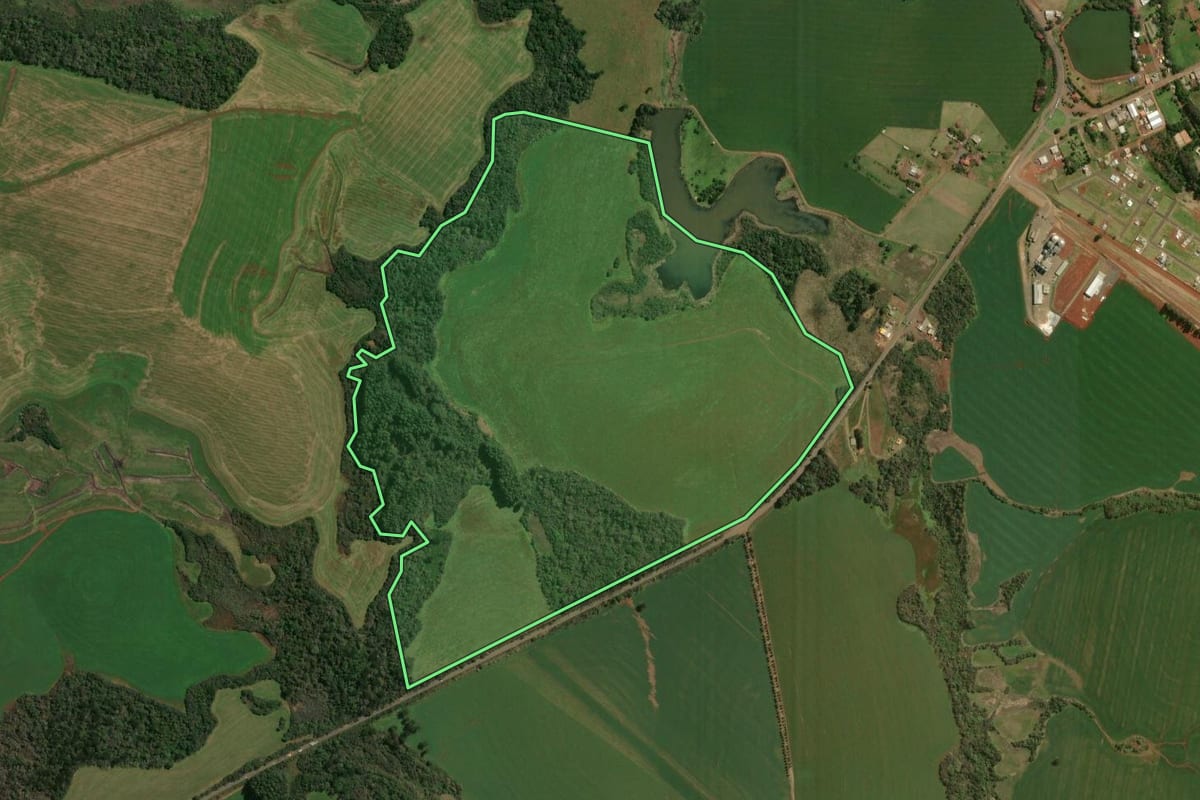 Imagem de satélite do imóvel rural em Nonoai (RS), com o contorno declarado no CAR desenhado por cima.