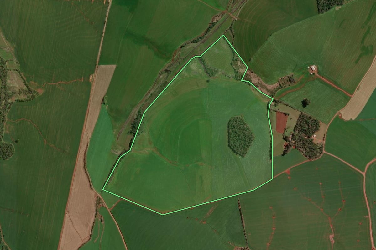 Imagem de satélite do imóvel rural em Nonoai (RS), com o contorno declarado no CAR desenhado por cima.