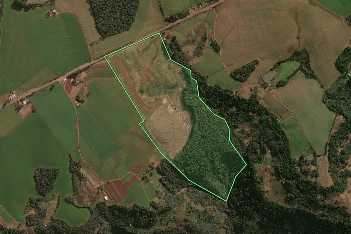 Imagem de satélite do imóvel rural em Nonoai (RS), com o contorno declarado no CAR desenhado por cima.