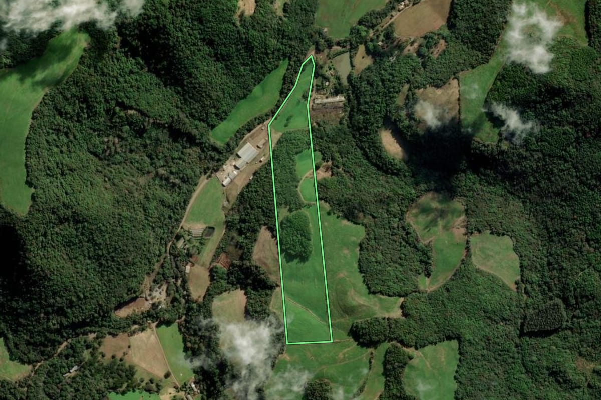 Imagem de satélite do imóvel rural em Nova Alvorada (RS), com o contorno declarado no CAR desenhado por cima.