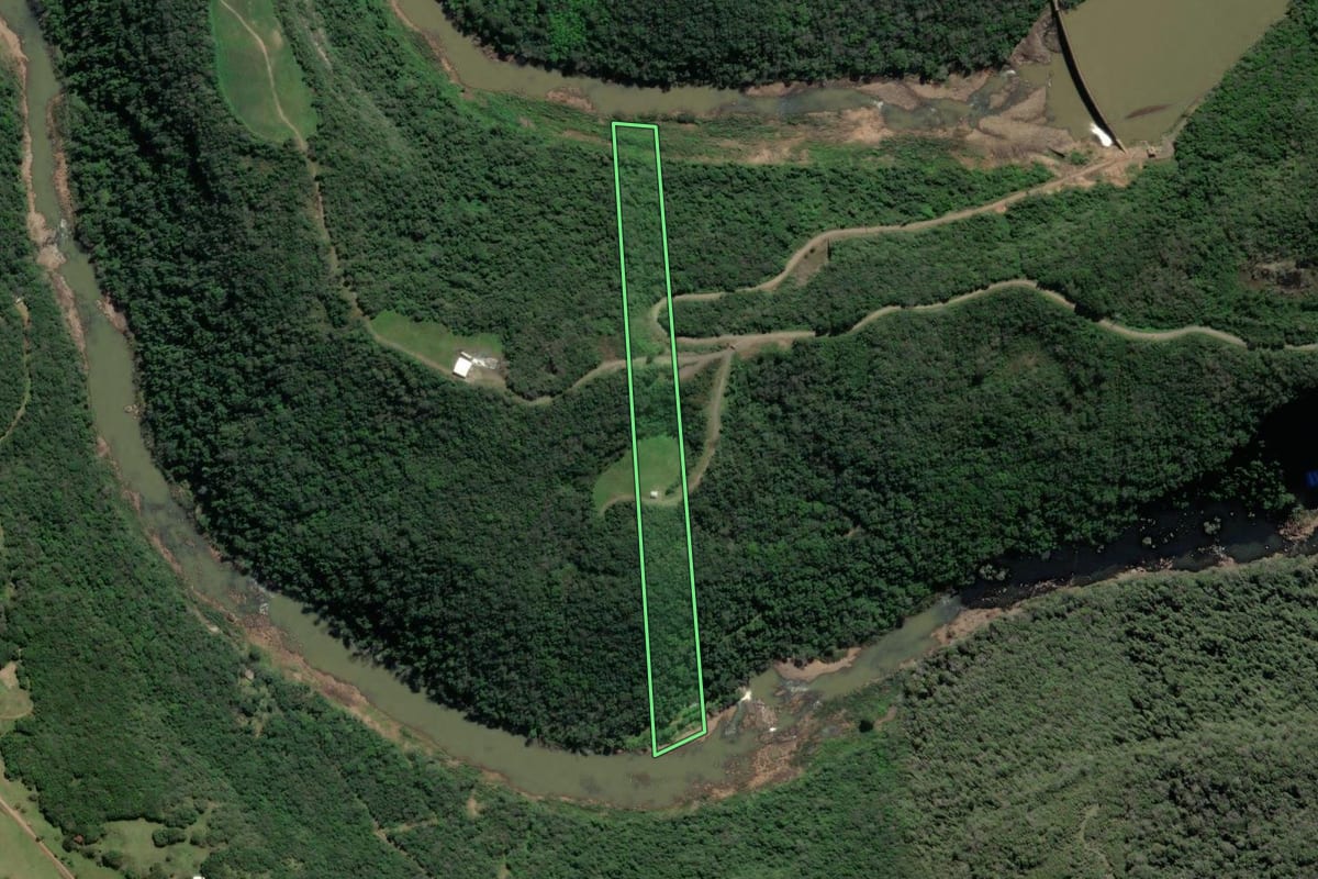 Imagem de satélite do imóvel rural em Nova Bassano (RS), com o contorno declarado no CAR desenhado por cima.