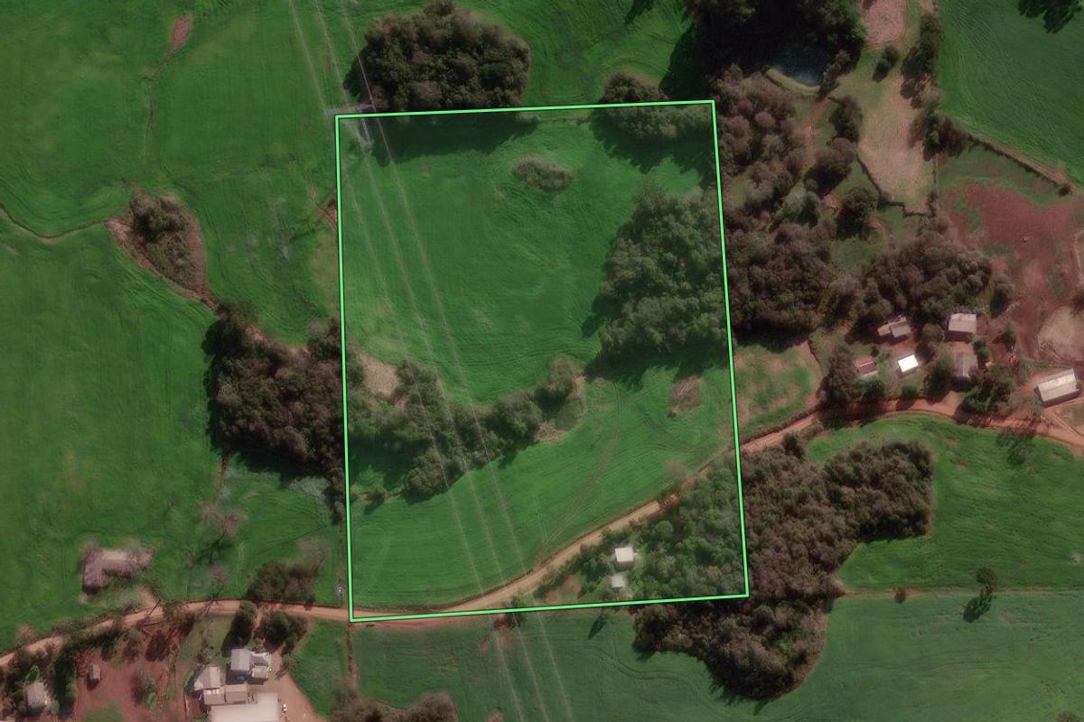 Imagem de satélite do imóvel rural em Nova Bassano (RS), com o contorno declarado no CAR desenhado por cima.