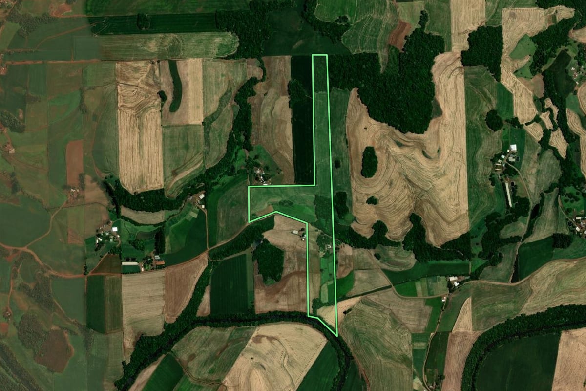 Imagem de satélite do imóvel rural em Nova Boa Vista (RS), com o contorno declarado no CAR desenhado por cima.